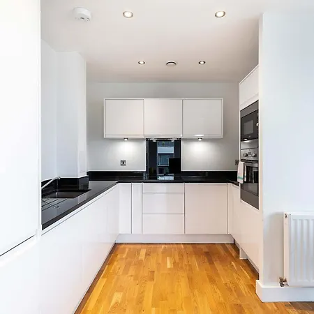Apartment 3br Poplar Views Of Canary Wharf *