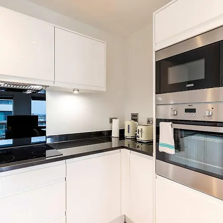3br Poplar Views Of Canary Wharf Apartment London