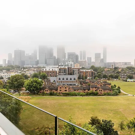 3br Poplar Views Of Canary Wharf
