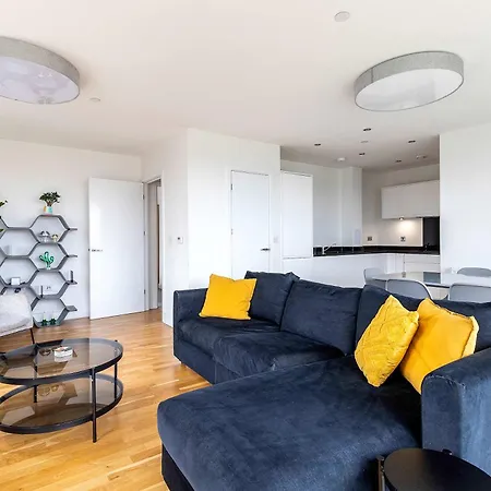 3br Poplar Views Of Canary Wharf Apartment *