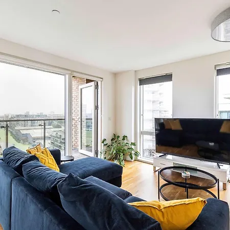 Apartment 3br Poplar Views Of Canary Wharf London