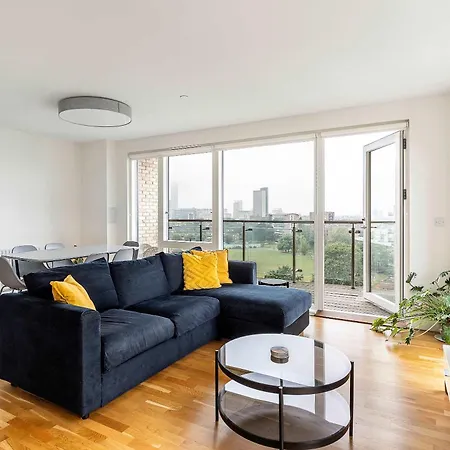3br Poplar Views Of Canary Wharf Apartment *