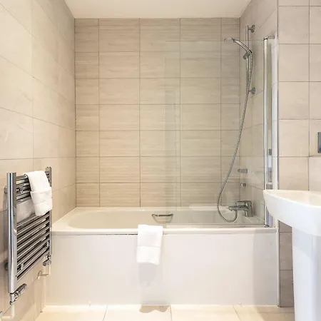 Apartment 3br Poplar Views Of Canary Wharf London