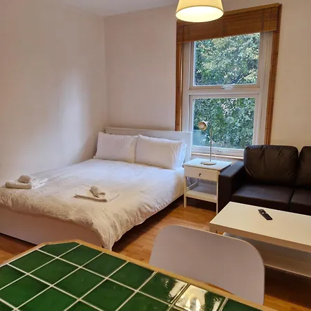 Highgate Apartment *