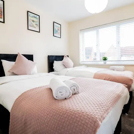 3br House With Parking Near Iron Pier Thames River London