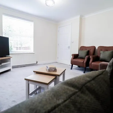 Holiday home 3br House With Parking Near Iron Pier Thames River