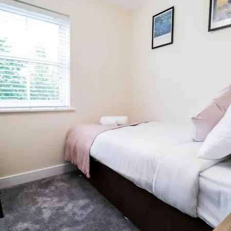 Holiday home 3br House With Parking Near Iron Pier Thames River London