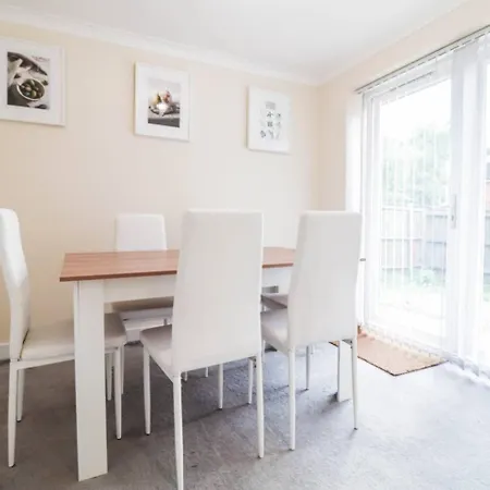 Holiday home 3br House With Parking Near Iron Pier Thames River *