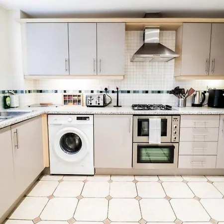 3br House With Parking Near Iron Pier Thames River Holiday home London