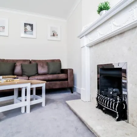 3br House With Parking Near Iron Pier Thames River * London