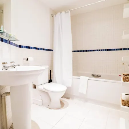 3br House With Parking Near Iron Pier Thames River Holiday home London