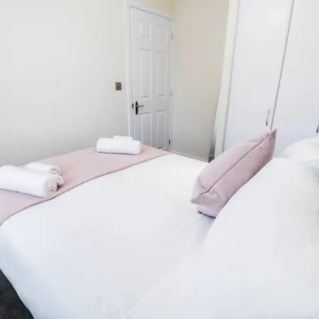 3br House With Parking Near Iron Pier Thames River