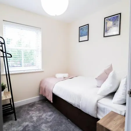 3br House With Parking Near Iron Pier Thames River Holiday home *
