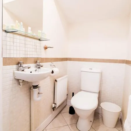 Holiday home 3br House With Parking Near Iron Pier Thames River *