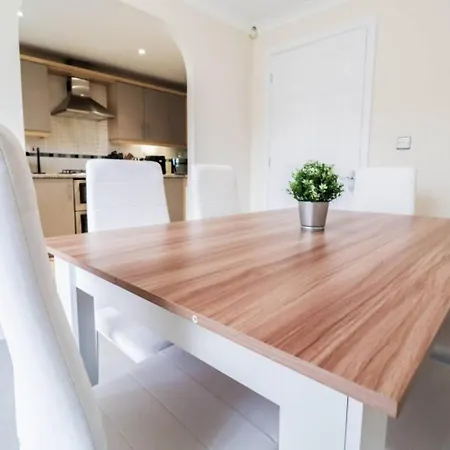 Holiday home 3br House With Parking Near Iron Pier Thames River London