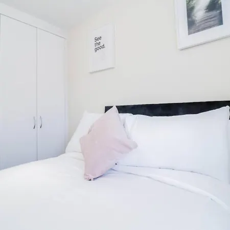 Holiday home 3br House With Parking Near Iron Pier Thames River