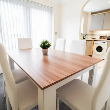 Holiday home 3br House With Parking Near Iron Pier Thames River