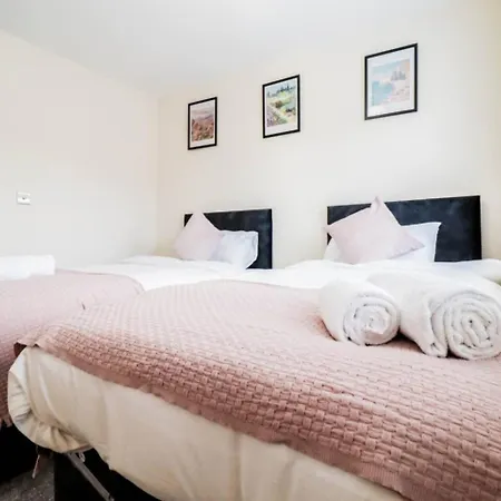 3br House With Parking Near Iron Pier Thames River London