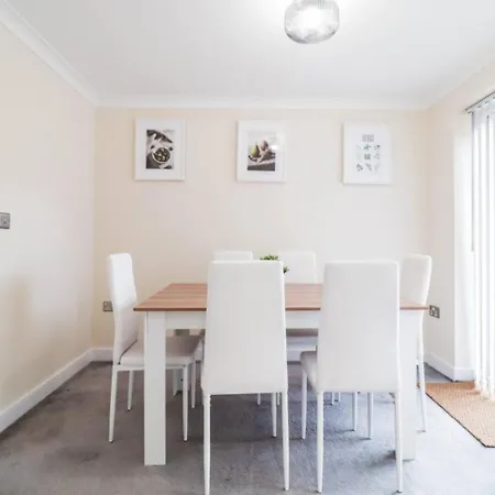 3br House With Parking Near Iron Pier Thames River