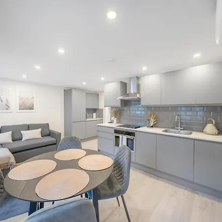 New 1bed With Ac Near Portobello