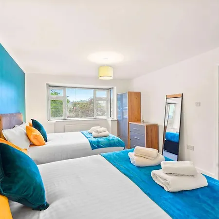 Aisiki At Barnet, Ground Floor 2 Bedroom &1 Bathroom Pet-friendly Flat, Double Beds With Free Wi-fi