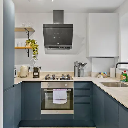 Aisiki At Barnet, Ground Floor 2 Bedroom &1 Bathroom Pet-friendly Flat, Double Beds With Free Wi-fi Apartment