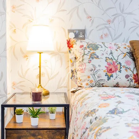 Apartment 3 Bedroom By River Thames London