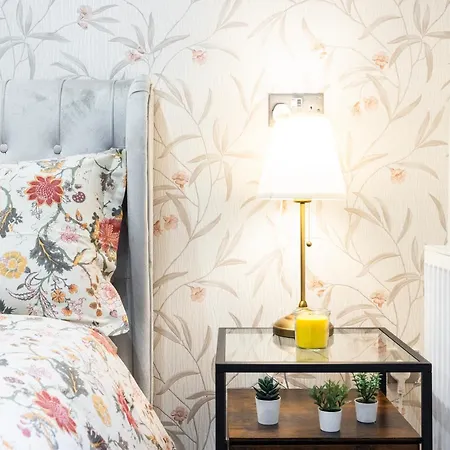Apartment 3 Bedroom By River Thames