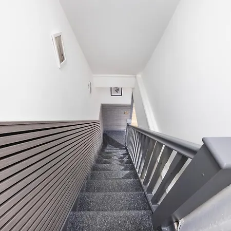 Apartment 3 Bedroom By River Thames