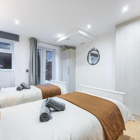 3 Bedroom By River Thames *