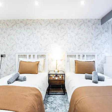 Apartment 3 Bedroom By River Thames