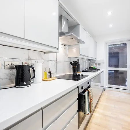 Apartment 3 Bedroom By River Thames