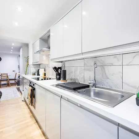 3 Bedroom By River Thames