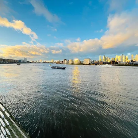2 Bedroom Flat In Greenwich Next To Cutty Sark