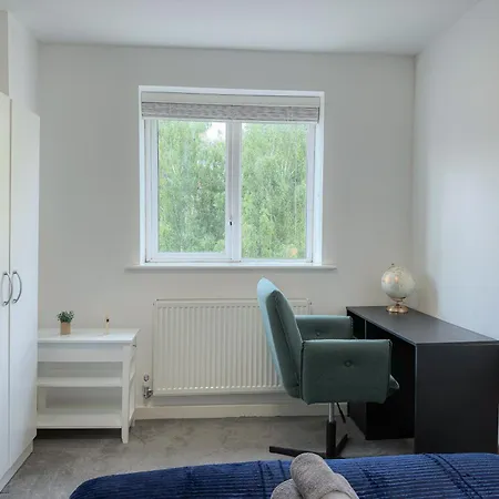 Cozy 2-bedroom Flat With Private Balcony Near Islington Station, Canonbury Apartment London