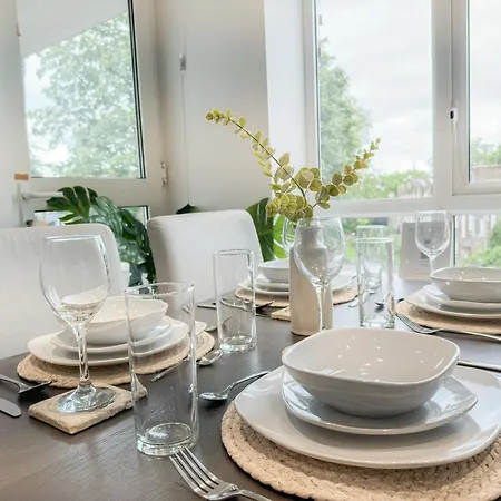 Cozy 2-bedroom Flat With Private Balcony Near Islington Station, Canonbury Apartment *
