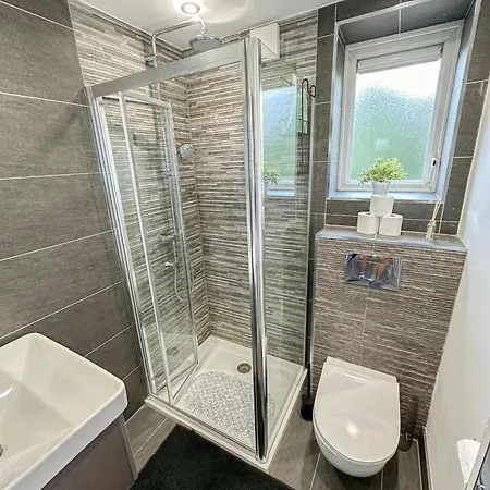 Cozy 2-bedroom Flat With Private Balcony Near Islington Station, Canonbury Apartment London
