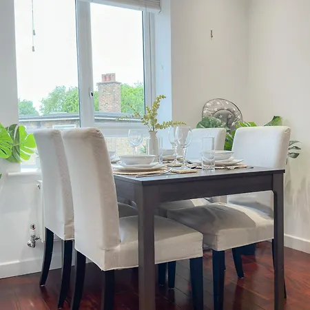 Cozy 2-bedroom Flat With Private Balcony Near Islington Station, Canonbury * London