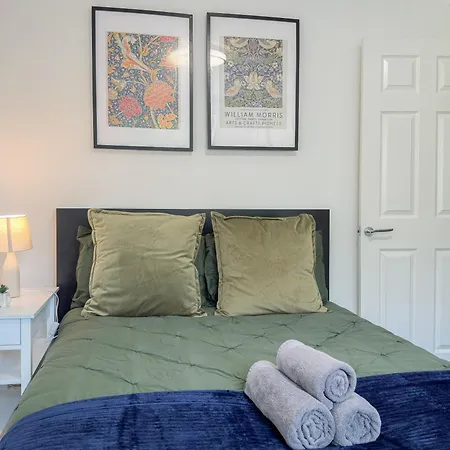 Apartment Cozy 2-bedroom Flat With Private Balcony Near Islington Station, Canonbury London