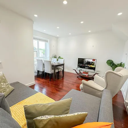 Cozy 2-bedroom Flat With Private Balcony Near Islington Station, Canonbury London