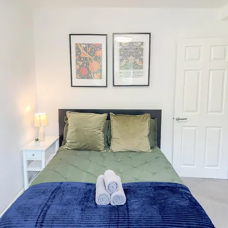 Apartment Cozy 2-bedroom Flat With Private Balcony Near Islington Station, Canonbury *