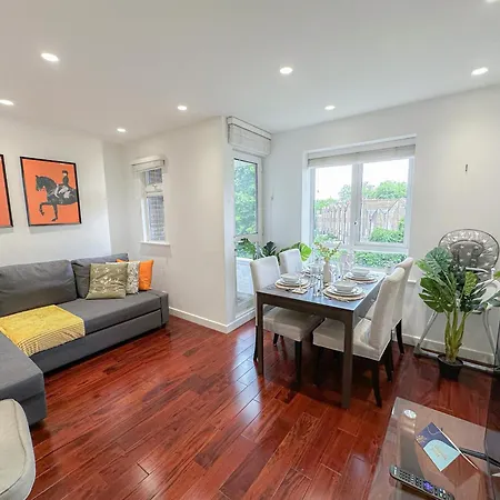 Cozy 2-bedroom Flat With Private Balcony Near Islington Station, Canonbury *