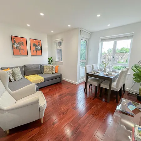 Cozy 2-bedroom Flat With Private Balcony Near Islington Station, Canonbury London