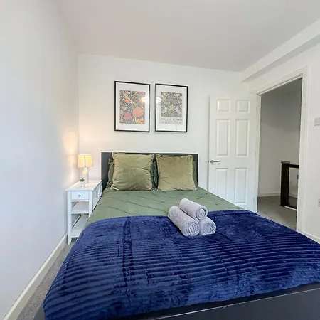 Cozy 2-bedroom Flat With Private Balcony Near Islington Station, Canonbury