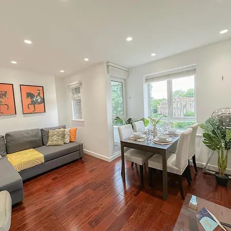 Apartment Cozy 2-bedroom Flat With Private Balcony Near Islington Station, Canonbury