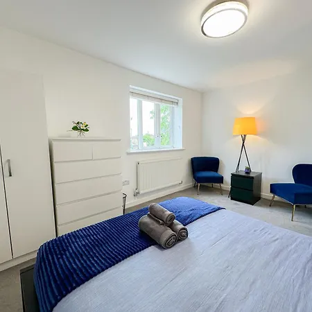 Apartment Cozy 2-bedroom Flat With Private Balcony Near Islington Station, Canonbury *