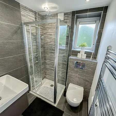 Cozy 2-bedroom Flat With Private Balcony Near Islington Station, Canonbury Apartment London