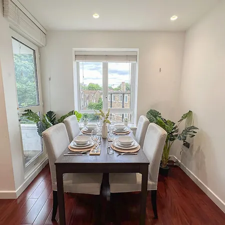 Cozy 2-bedroom Flat With Private Balcony Near Islington Station, Canonbury London