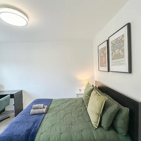 Apartment Cozy 2-bedroom Flat With Private Balcony Near Islington Station, Canonbury *