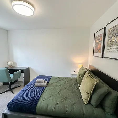 Apartment Cozy 2-bedroom Flat With Private Balcony Near Islington Station, Canonbury London